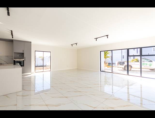 3 BEDROOM APARTMENT FOR SALE IN SANDOWN